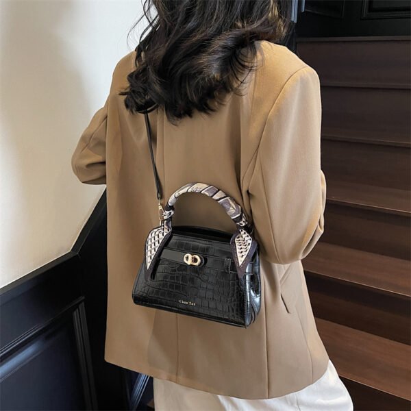 Women Hand Bag YYJC1102 Price: 34RMB - Image 10