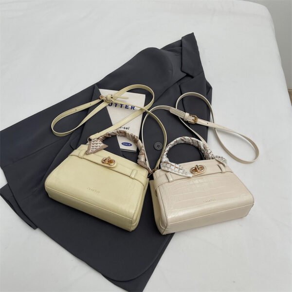 Women Hand Bag YYJC1102 Price: 34RMB - Image 17